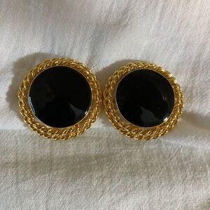Vintage Clip on Earrings w/ Large Black Flat Stone Gold Tone‎ Frame
